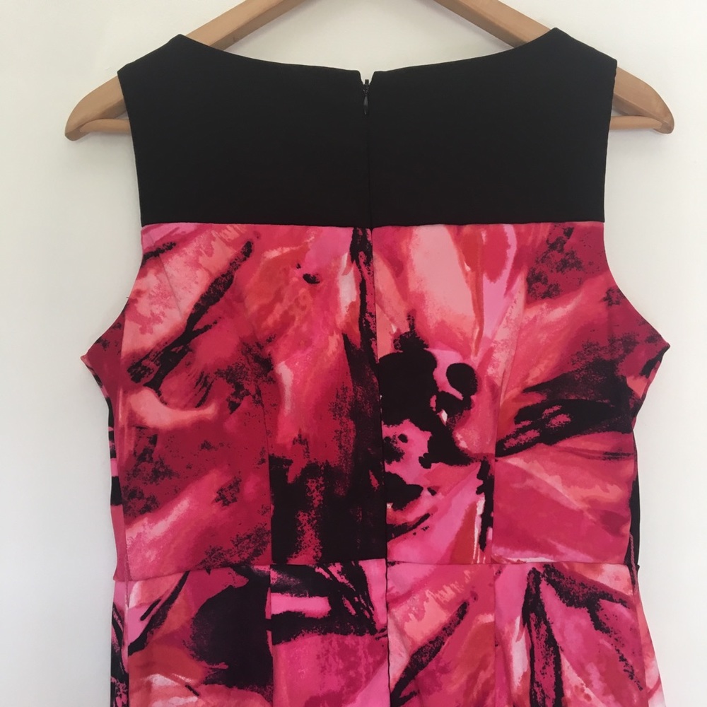 EUC✨ Sleeveless sheath print | round split neck - Picture 7 of 8